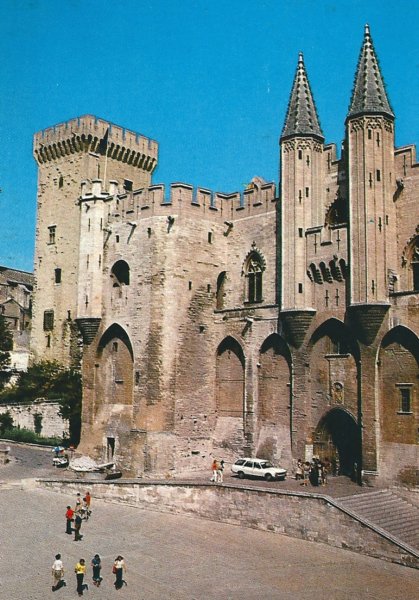 provenceuzesavignonpalaisdespapes1.jpg