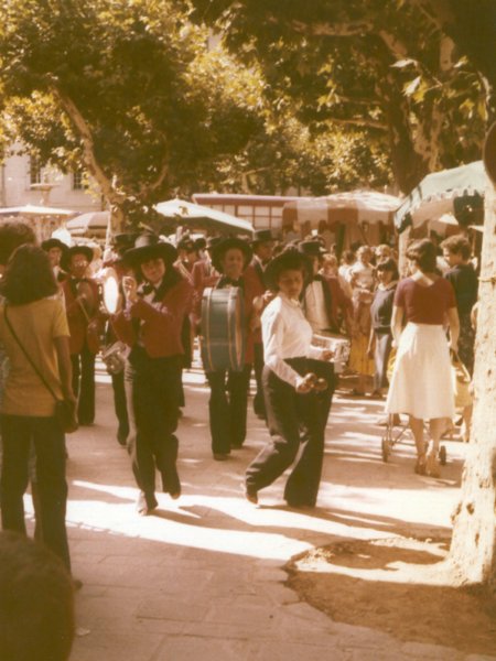 provenceuzesfeteduvin4.jpg