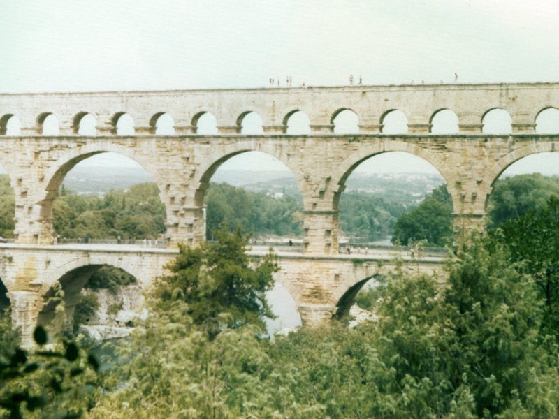 provenceuzespontdugard1.jpg
