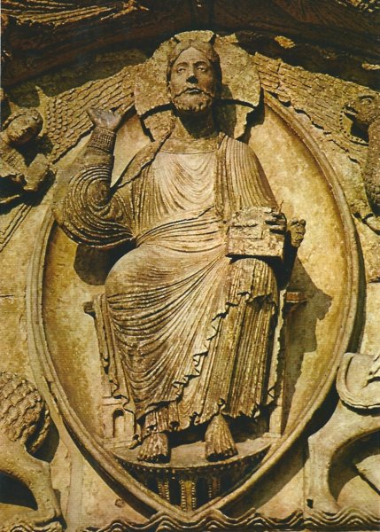 chartreskathedraaldetailhoofdingangchristusfiguur.jpg
