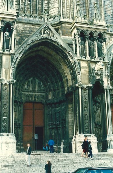 chartreskathedraalvoorportaal2.jpg