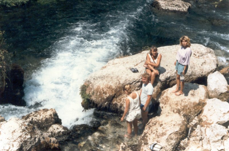 fontainedevauclusesourcedelasorgue1.jpg