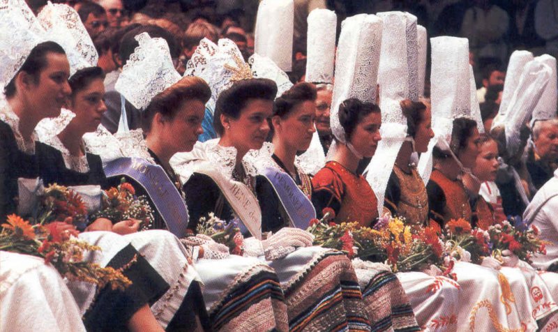 bretagnepontavenfolklore.jpg