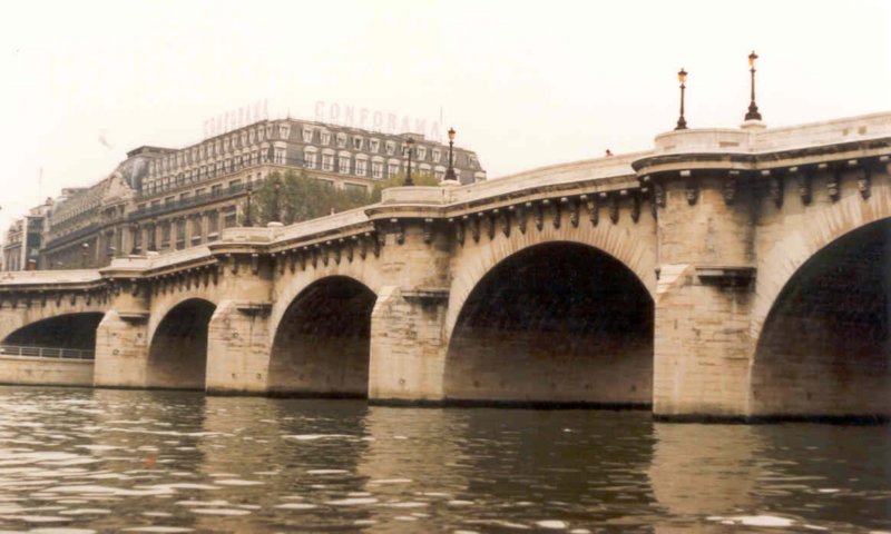 parijsrondvaartpontstmichel.jpg