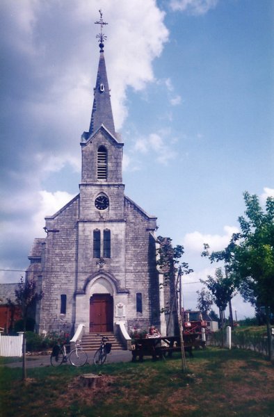 maranwezkerkmetbijzonderetoren.jpg