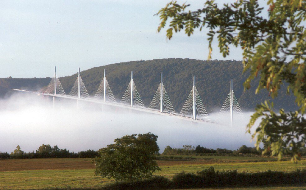 viaducdemillauoverdetarn.jpg