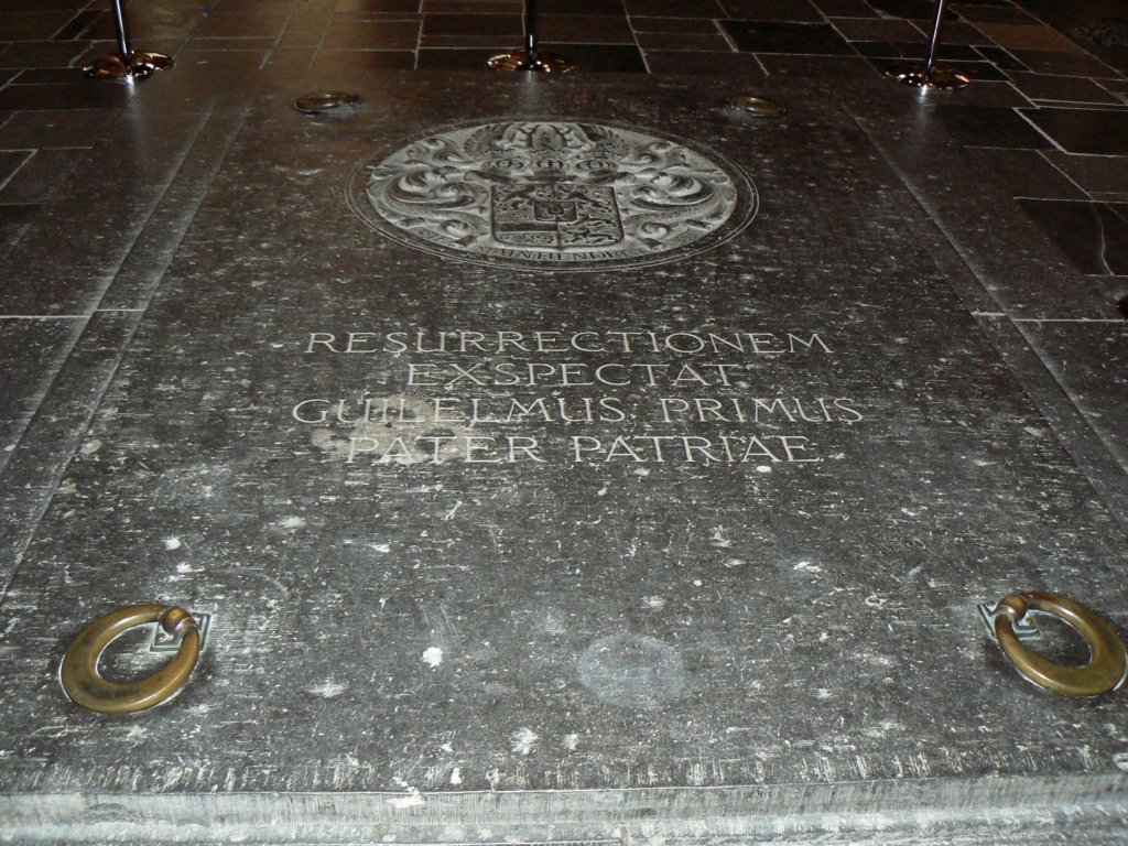 nieuwekerkgrafsteen.jpg